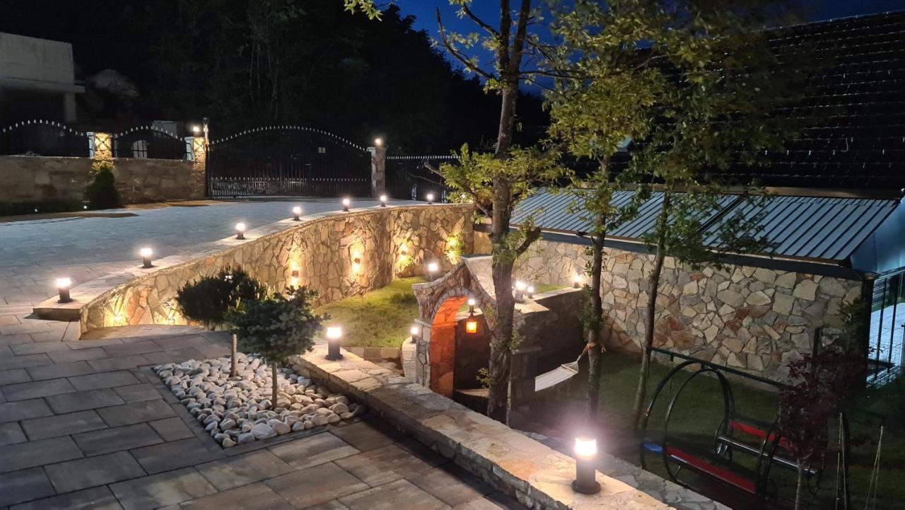 Villa Ozoni - Jezerc 페리자이 외부 사진