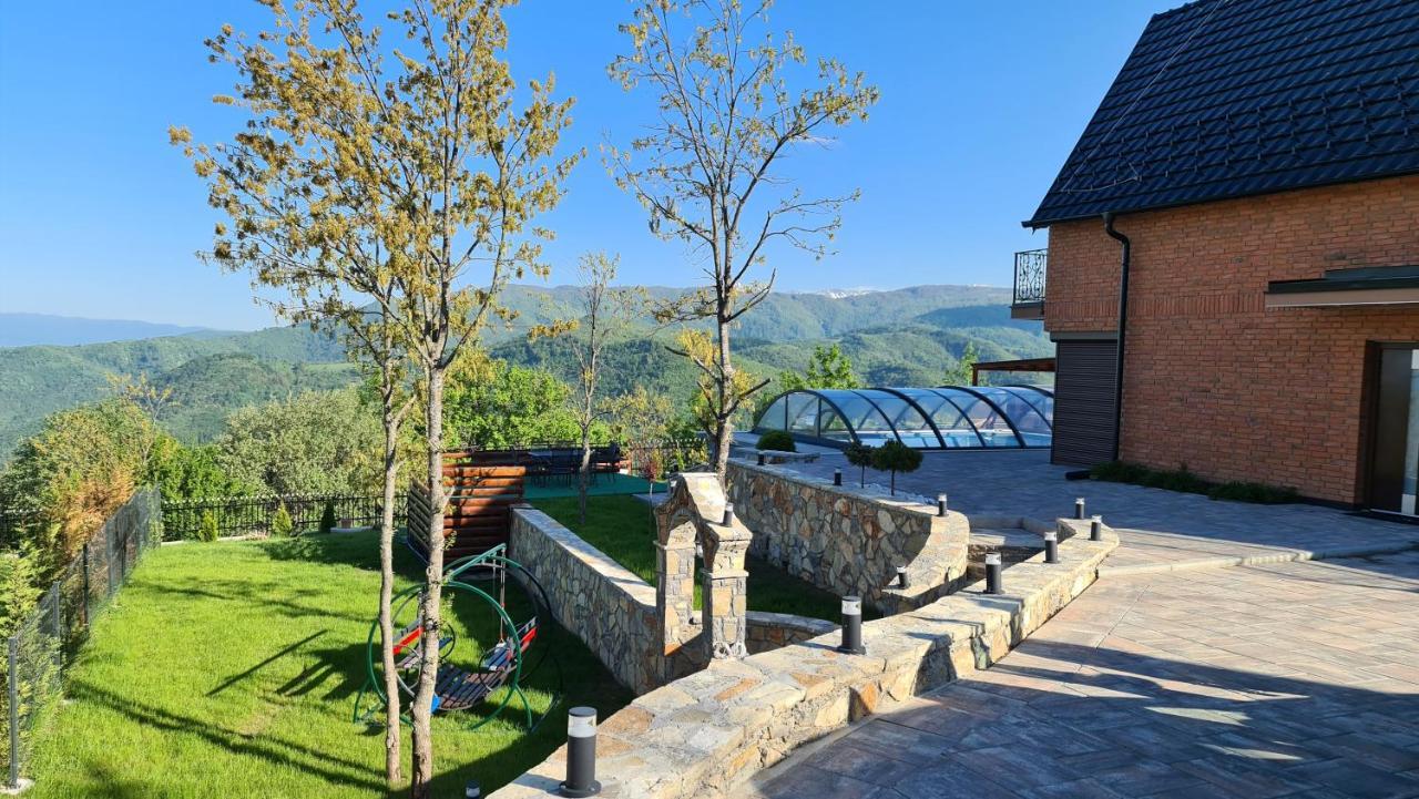 Villa Ozoni - Jezerc 페리자이 외부 사진